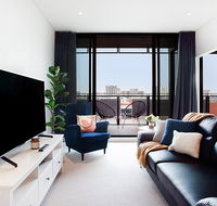 Luxe Apartment Five Minutes From Airport and City - Australia Accommodation