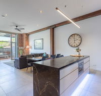 Luxury 3 brm 2 bath Woolstore apt with Courtyard - Australia Accommodation