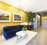 Luxury Apartment Opposite Train Station in Cannon Hill and 17 minutes from the City - Australia Accommodation