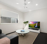 Luxury Home close to Sleemans QE2 Hospital  Griffith Uni - Australia Accommodation