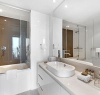 Luxury Hotel with Ocean View in Surfers Paradise - Australia Accommodation