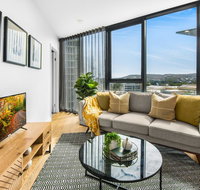 Luxury Inner-city Pad with Pool Gym and Sauna - Australia Accommodation