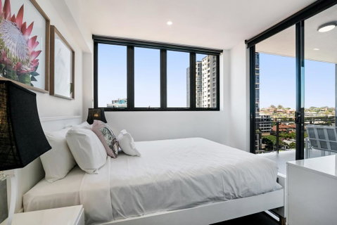 Luxury Living With Panoramic Views - Australia Accommodation 3