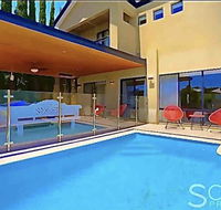 LUXURY VILLA W POOL  SPAS - Australia Accommodation