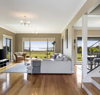 LUXURY WATERFRONT FAMILY HOME-TASMANIA I-L'Abode - Australia Accommodation