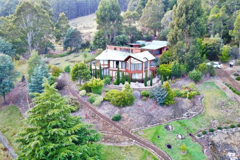 MAGICAL MOUNTAIN RETREAT - 20 Mins To CBD And Only 10 To MONA! - Australia Accommodation 0