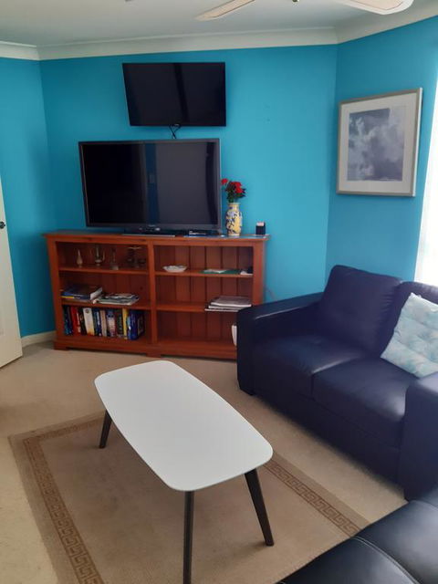 Maxs Beachside Villa - Australia Accommodation 3