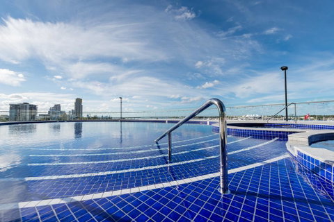 Meriton Suites Southport - Australia Accommodation 2