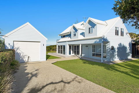 Middle Rock Beach House - Beach Front, Lake Cathie - Australia Accommodation 0