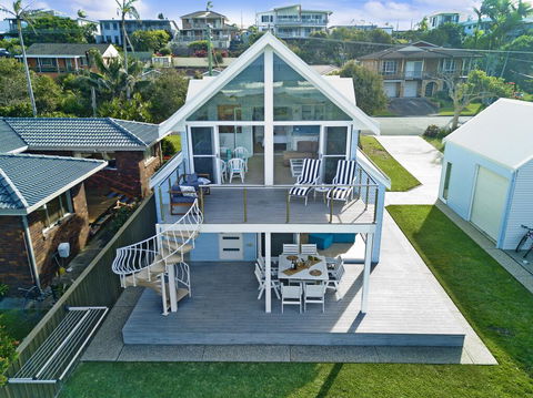 Middle Rock Beach House - Beach Front, Lake Cathie - Australia Accommodation 1