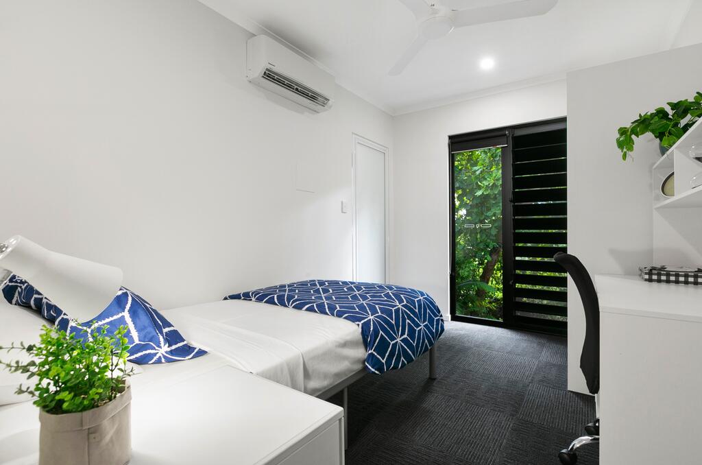 Manoora QLD Australia Accommodation