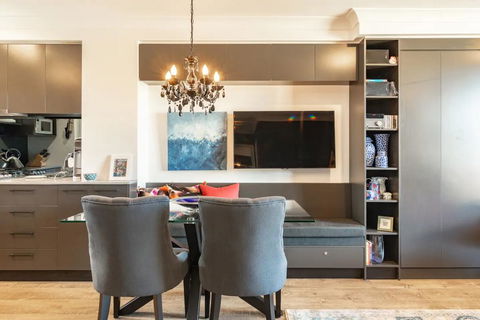 Modern 1 Bedroom Apartment In The Italian Forum - Australia Accommodation 3