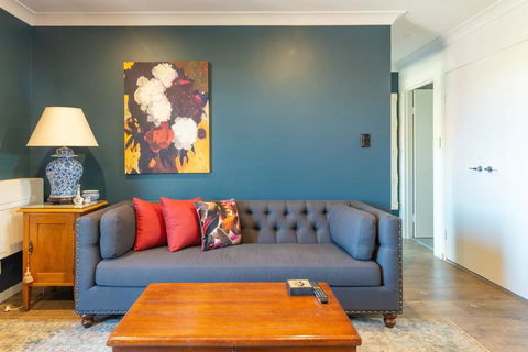 Modern 1 Bedroom Apartment In The Italian Forum - Australia Accommodation 1