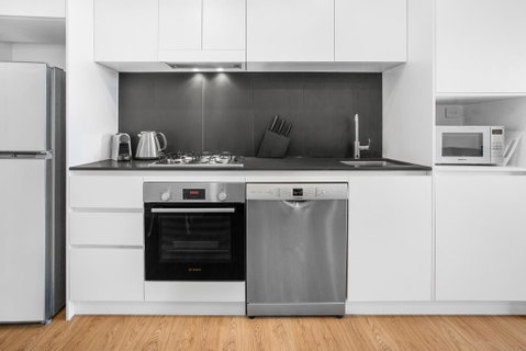 Modern 1-Bed Apartment With Balcony And Leisure Area - Australia Accommodation 3