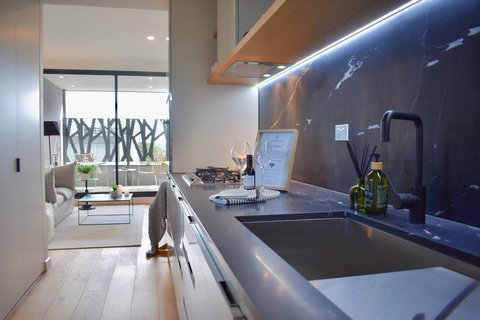 Modern And Elegant Apartment Near The Beach - Australia Accommodation 1