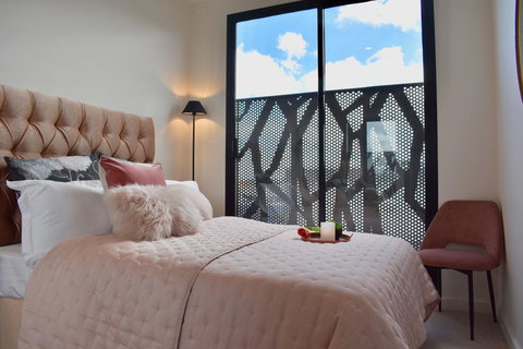 Modern And Elegant Apartment Near The Beach - Australia Accommodation 3