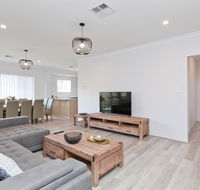 Modern and Spacious home near Curtin University - Australia Accommodation