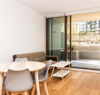 Modern Apartment in Darling Harbour - Australia Accommodation