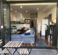 Modern house close to Sydneys vibrant Newtown area - Australia Accommodation