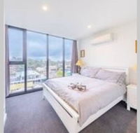 Modern Luxury 3 Bedroom Apartment with Sea Views - Australia Accommodation