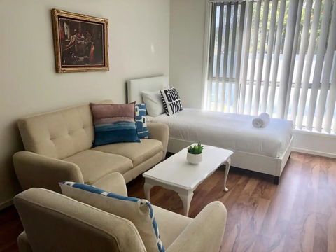 Modern Unit Near To Surfers Paradise - Australia Accommodation 1