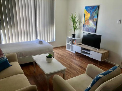 Modern Unit Near To Surfers Paradise - Australia Accommodation 0