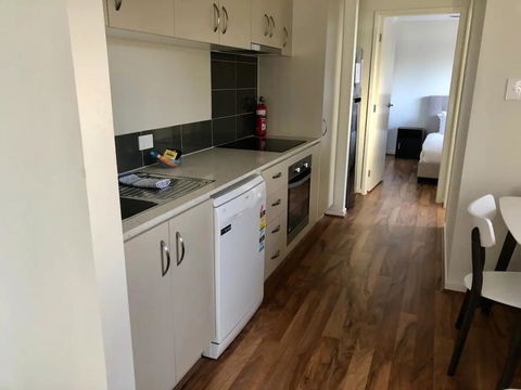 Modern Unit Near To Surfers Paradise - Australia Accommodation 2