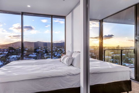 Modern, Carefree Living Style APT In Toowong&View - Australia Accommodation 1