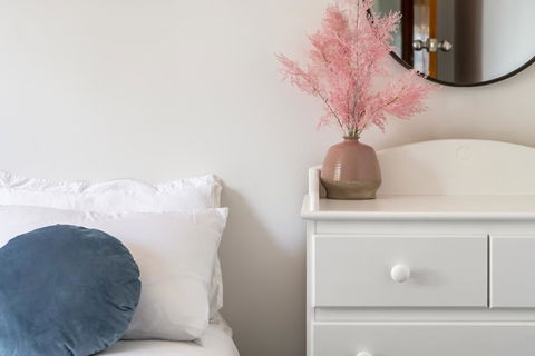 Moonah House-10 Mins To CBD & MONA, 4BR, 2 BATH, Great View, Park 3 Cars, Sleep 11, King Bed, En-suite - Australia Accommodation 1