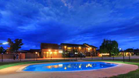 Motel Meneres - Australia Accommodation 0
