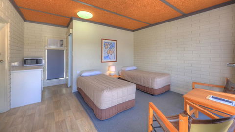 Motel Meneres - Australia Accommodation 1