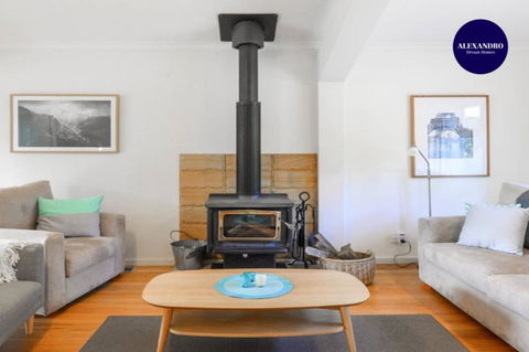 NATURE LOVERS DREAM // FIREPLACE //ACCESS TO HIKES - Australia Accommodation 3