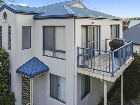 NELSON COVE 2 - Townhouse A Short Walk To Town - Australia Accommodation 2