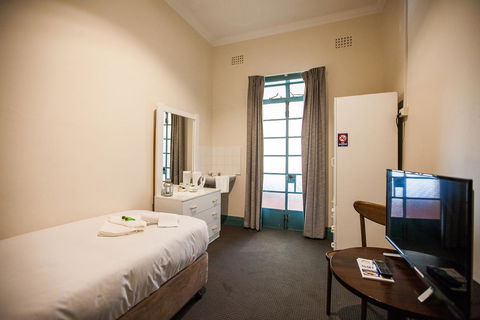 Captain Stirling Hotel - Australia Accommodation 3