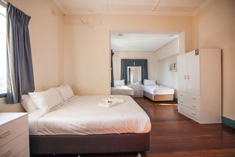 Captain Stirling Hotel - Australia Accommodation 2