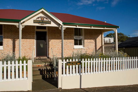 Spencer Cottage - Australia Accommodation 10
