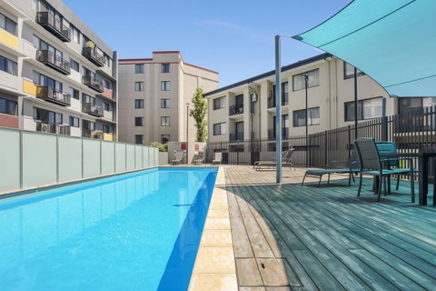 6 Executive Eastside Parking, Gym & Pool - Australia Accommodation 24