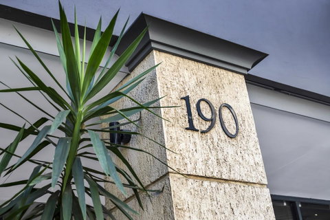 6 Executive Eastside Parking, Gym & Pool - Australia Accommodation 9