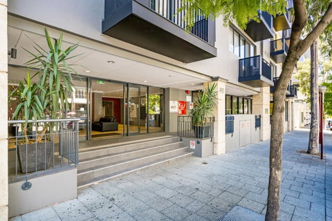 6 Executive Eastside Parking, Gym & Pool - Australia Accommodation 32