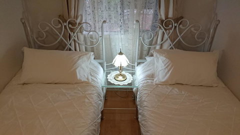 The Cottage On George Street - Australia Accommodation 20