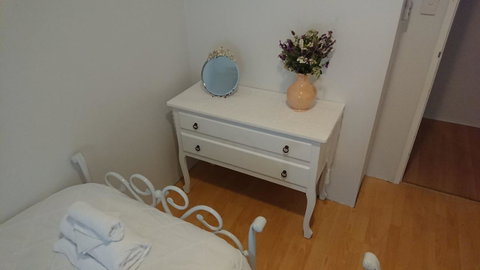The Cottage On George Street - Australia Accommodation 21