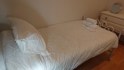 The Cottage On George Street - Australia Accommodation 22