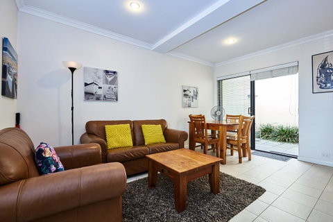 Fremantle Townhouse U/5 - Australia Accommodation 3