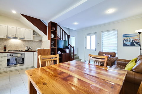 Fremantle Townhouse U/5 - Australia Accommodation 2