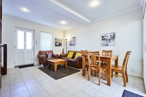 Fremantle Townhouse U/5 - Australia Accommodation 4