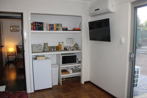 Jacaranda Hideaway Bed & Breakfast - Australia Accommodation 4