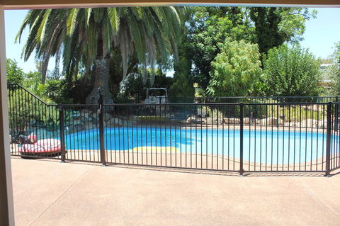Jacaranda Hideaway Bed & Breakfast - Australia Accommodation 9