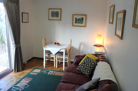 Jacaranda Hideaway Bed & Breakfast - Australia Accommodation 3