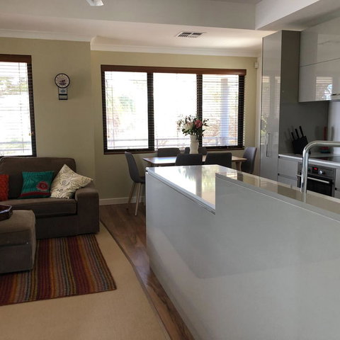 Mullaloo Beachfront Retreat - Australia Accommodation 4