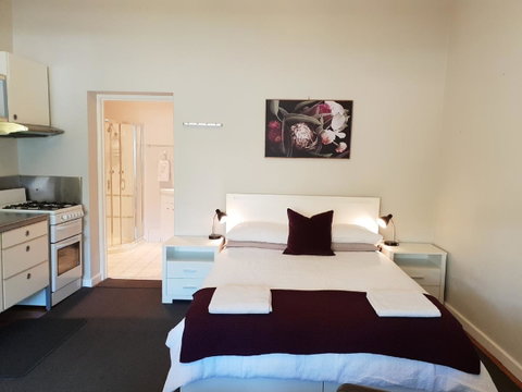 Stirling Apartments - Studio 1 - Australia Accommodation 8
